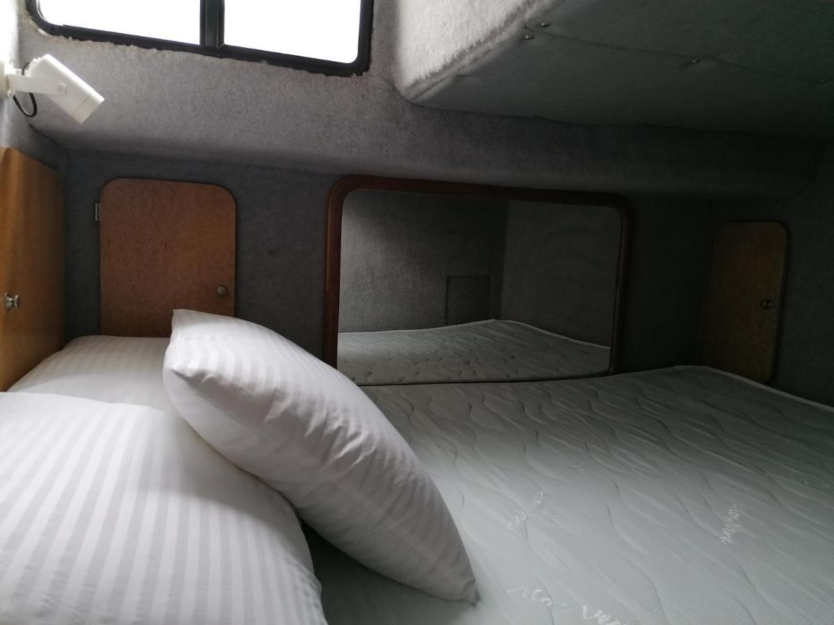 Sejour Insolite Sur Un Yacht. Bateau Hotel A Quai. لا روشيل المظهر الخارجي الصورة