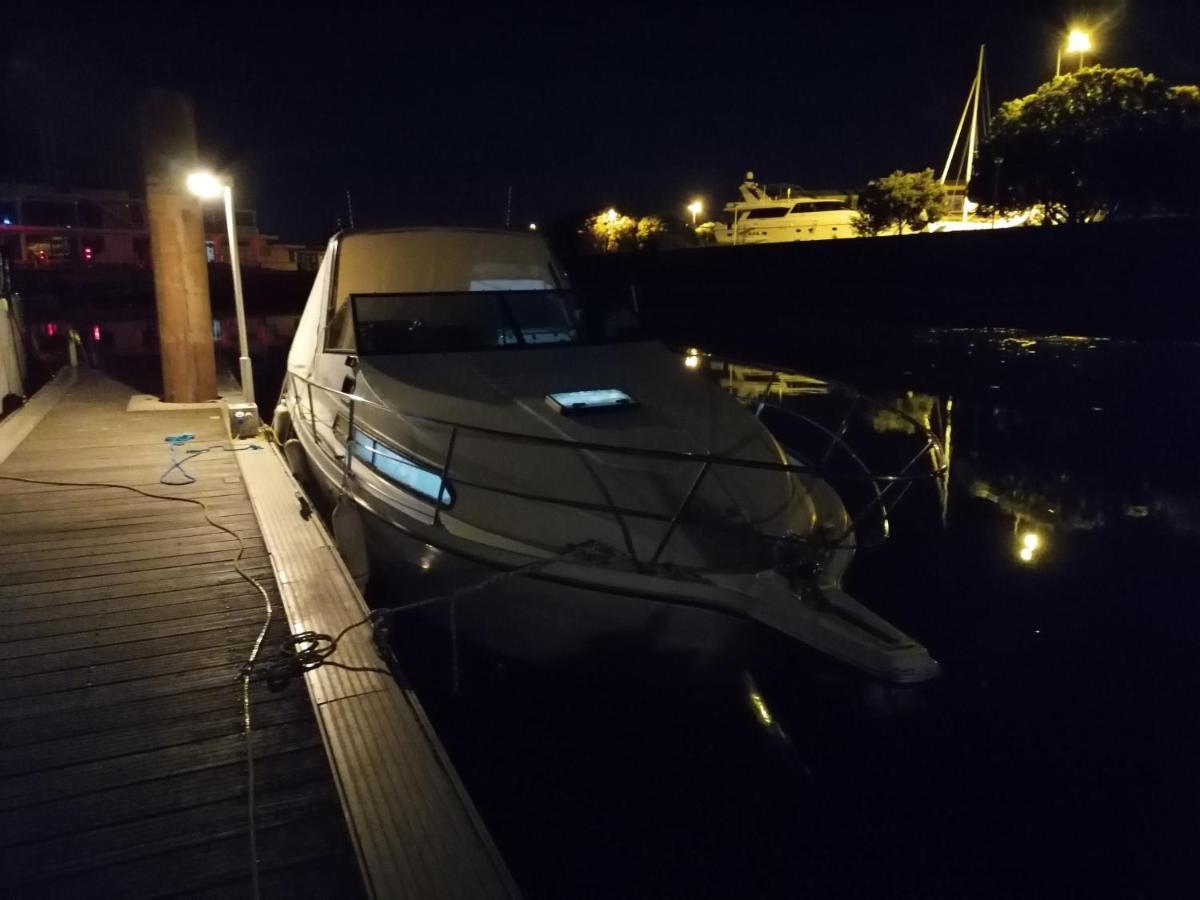 Sejour Insolite Sur Un Yacht. Bateau Hotel A Quai. لا روشيل المظهر الخارجي الصورة
