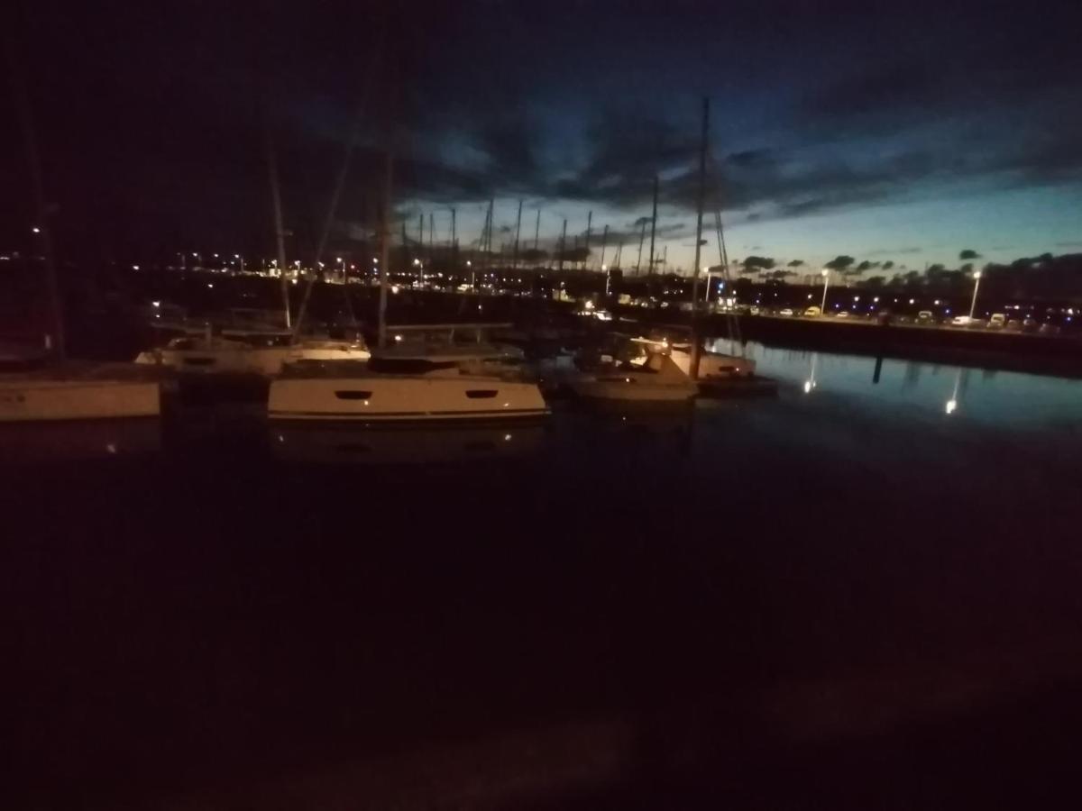 Sejour Insolite Sur Un Yacht. Bateau Hotel A Quai. لا روشيل المظهر الخارجي الصورة